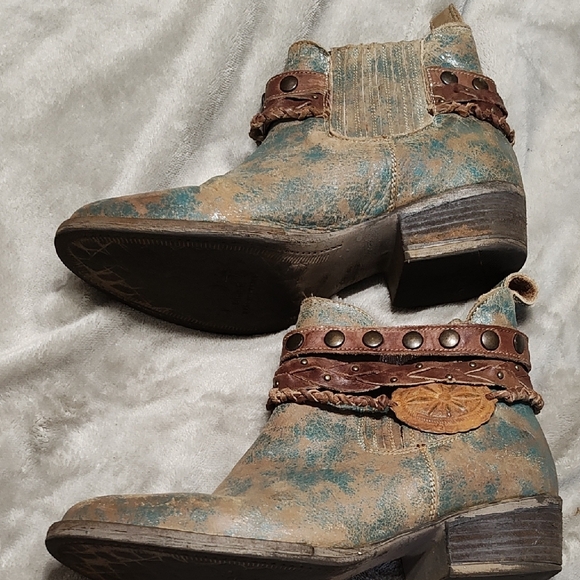 Circle G Women's Harness and Studded Booties - Round Toe Size 9 - Picture 5 of 13